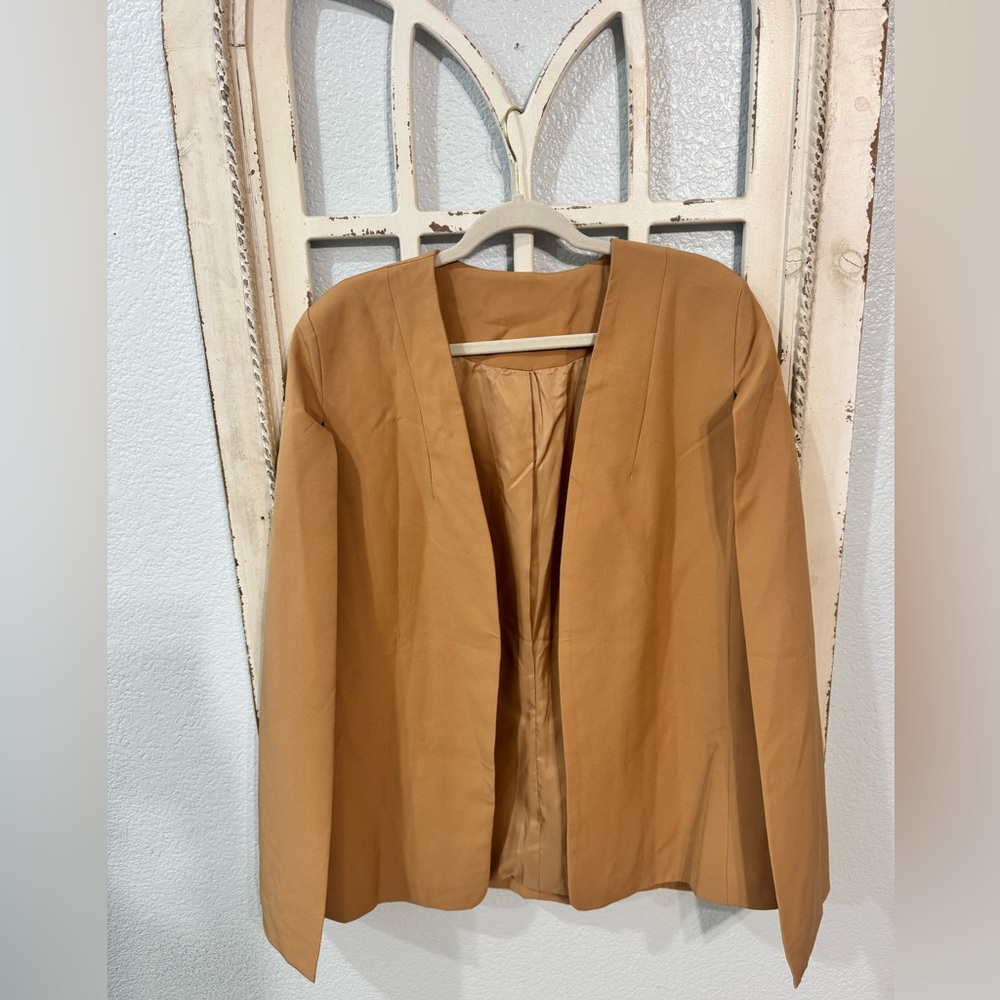Women's  cape sleeve blazer
